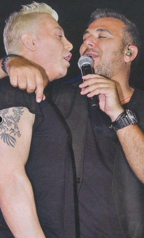 Οταν ο Ρέμος φίλησε το χέρι του Τάκη Ζαχαράτου: Μία απρόσμενη συνάντηση στις Σπέτσες [εικόνες] | iefimerida.gr 1