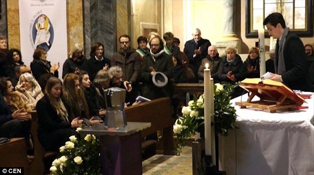 Πέθανε ο Ιταλός βασιλιάς του καφέ -Τον «κήδεψαν» σε μία καφετιέρα [εικόνες] | iefimerida.gr 4