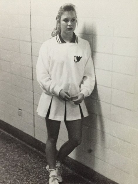 Η άγνωστη Ρενέ Ζελβέργκερ -Μαθήτρια με καυτό μίνι έκανε τη μαζορέτα [εικόνες] | iefimerida.gr 1