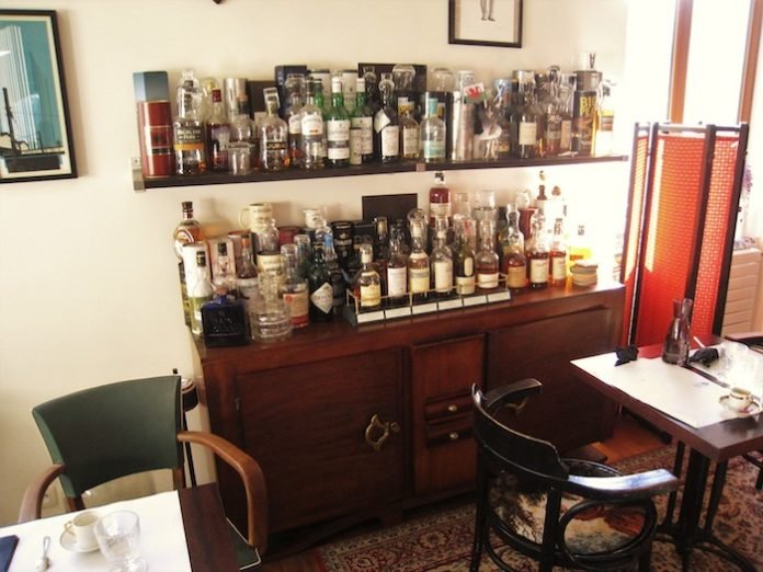 Ανοιξε εστιατόριο στο σαλόνι του σπιτιού της -Απόλυτη πρωτοτυπία [εικόνες] | iefimerida.gr 6