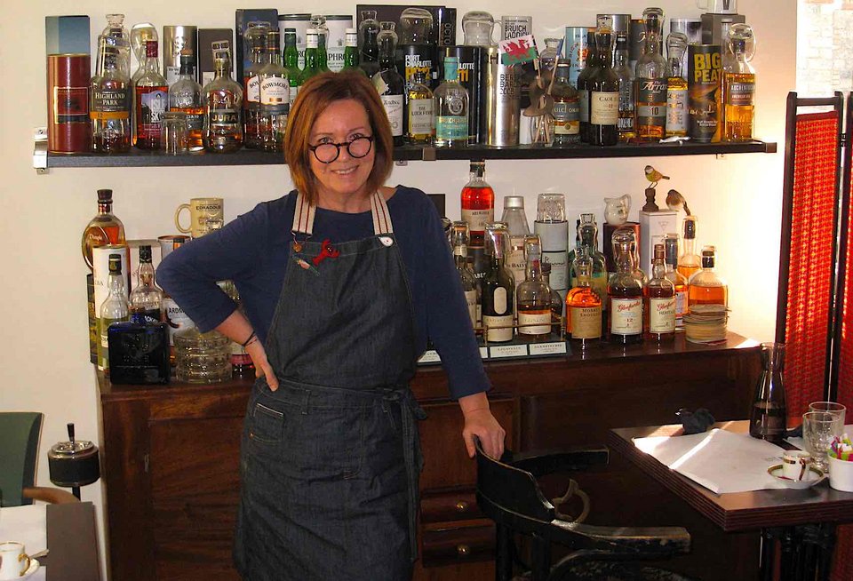 Ανοιξε εστιατόριο στο σαλόνι του σπιτιού της -Απόλυτη πρωτοτυπία [εικόνες] | iefimerida.gr 3