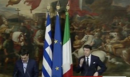 Εστειλε μήνυμα με το κινητό του ο Ρέντσι την ώρα της ομιλίας Τσίπρα [εικόνες] | iefimerida.gr 2