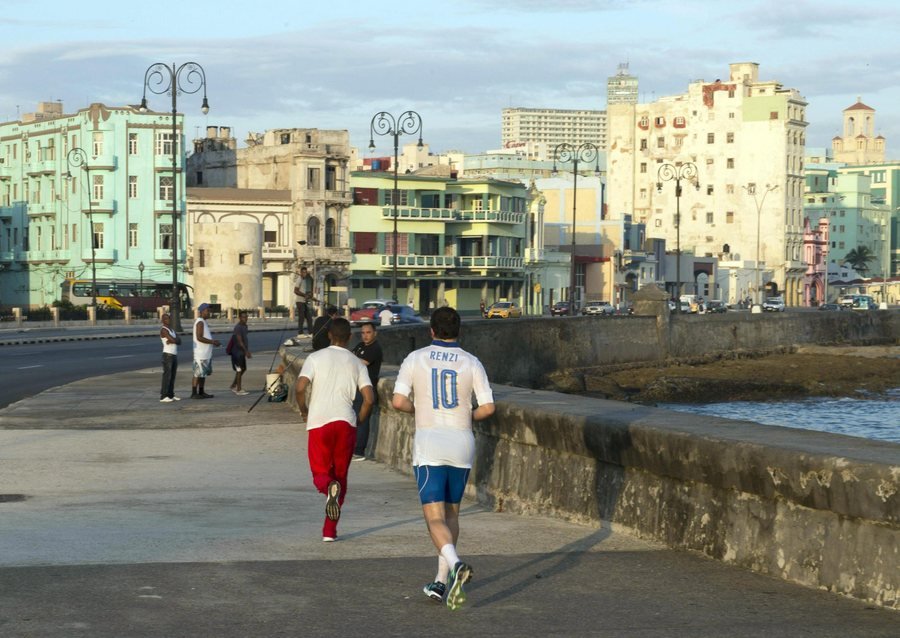 Ο Ρέντσι πήγε για επίσκεψη στην Αβάνα και το έριξε στο τζόκινγκ [εικόνες] | iefimerida.gr 0