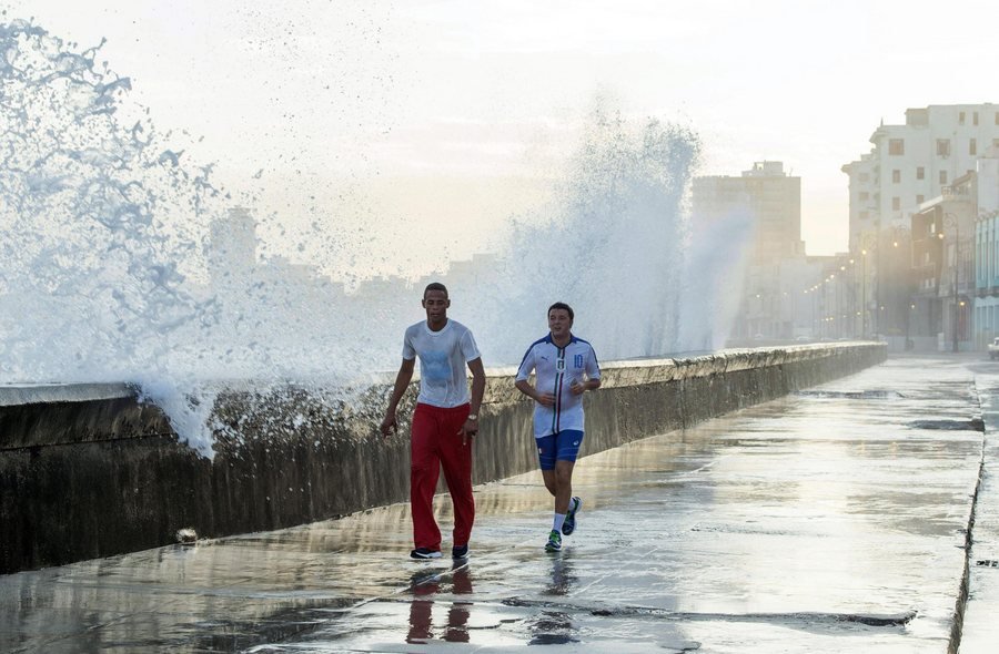 Ο Ρέντσι πήγε για επίσκεψη στην Αβάνα και το έριξε στο τζόκινγκ [εικόνες] | iefimerida.gr 2