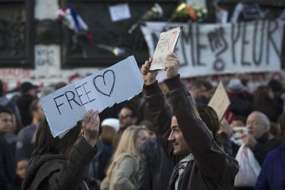 Πανικός στο Παρίσι από φήμες για πυροβολισμούς [βίντεο] | iefimerida.gr 0
