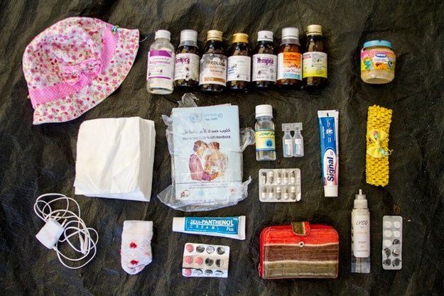 Τι κουβαλούν οι πρόσφυγες μαζί τους -Όλα τους τα υπάρχοντα σε μία τσάντα [εικόνες] | iefimerida.gr 3