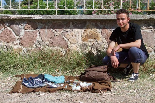 Τι κουβαλούν οι πρόσφυγες μαζί τους -Όλα τους τα υπάρχοντα σε μία τσάντα [εικόνες] | iefimerida.gr 8