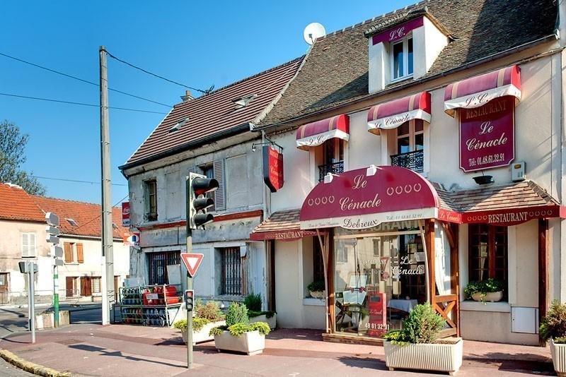 Παρίσι: Εστιάτορας αρνήθηκε να σερβίρει δύο μουσουλμάνες με μαντίλα [βίντεο] | iefimerida.gr 0