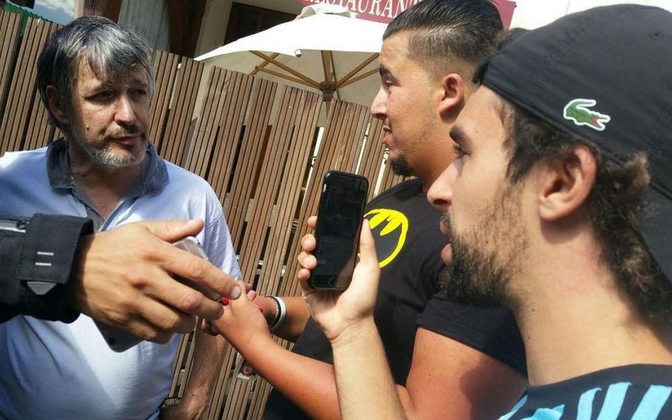 Παρίσι: Εστιάτορας αρνήθηκε να σερβίρει δύο μουσουλμάνες με μαντίλα [βίντεο] | iefimerida.gr 1