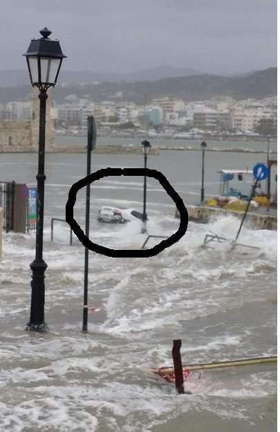 Κύματα «καταπίνουν» το Κούλε -Προβλήματα στα Χανιά -Αυτοκίνητο βυθίστηκε στο Ρέθυμνο [βίντεο & εικόνες] | iefimerida.gr 15