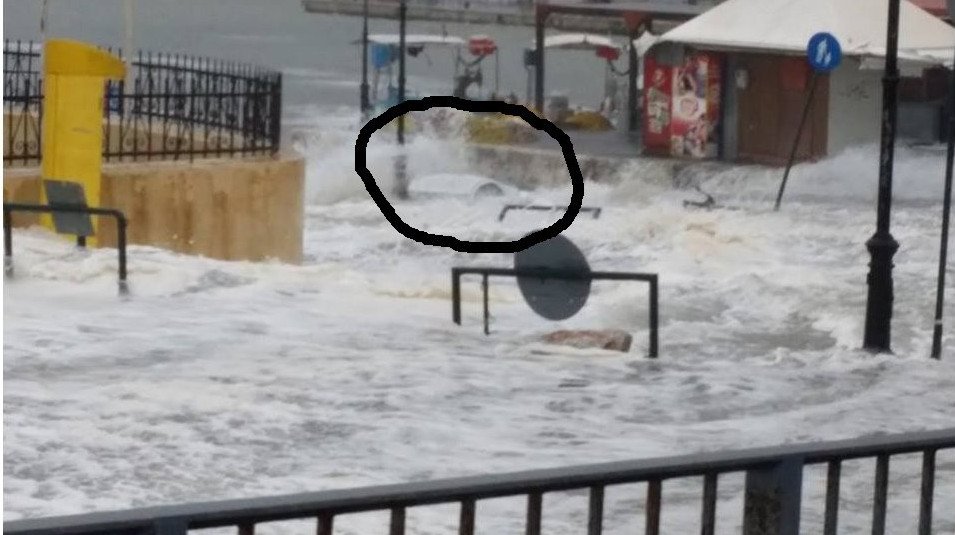 Κύματα «καταπίνουν» το Κούλε -Προβλήματα στα Χανιά -Αυτοκίνητο βυθίστηκε στο Ρέθυμνο [βίντεο & εικόνες] | iefimerida.gr 13