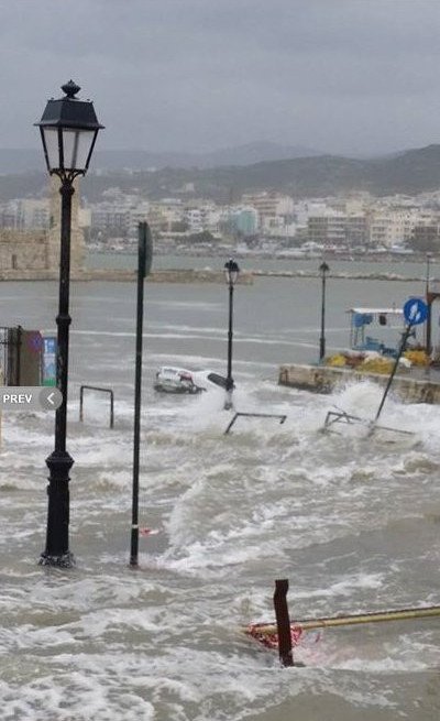 Κύματα «καταπίνουν» το Κούλε -Προβλήματα στα Χανιά -Αυτοκίνητο βυθίστηκε στο Ρέθυμνο [βίντεο & εικόνες] | iefimerida.gr 11