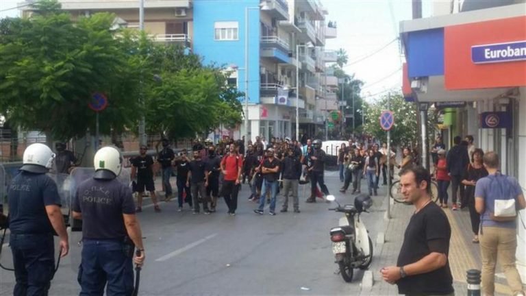 Eκρυθμη η κατάσταση στο Ρέθυμνο -Ενταση και δακρυγόνα σε πορεία για το μεταναστευτικό [εικόνες & βίντεο] | iefimerida.gr 0