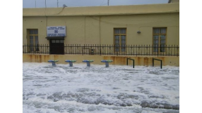 Η βροχή και οι άνεμοι σάρωσαν την Κρήτη -Στο παρά πέντε απεγκλωβίστηκε μητέρα με τα δυο της παιδιά [εικόνες & βίντεο] | iefimerida.gr 7