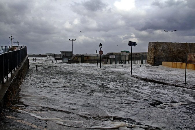 Σκηνικό Αποκάλυψης στο Ρέθυμνο: Η θάλασσα βγήκε κυριολεκτικά στη στεριά [εικόνες] | iefimerida.gr 2