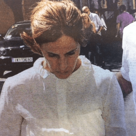 Αγνώριστη η Ρεβέκκα Καρούζου: Δεμένα μαλλιά, κλειστό πουκάμισο, έκλαιγε πριν οδηγηθεί στη φυλακή [εικόνες] | iefimerida.gr 0