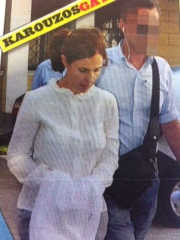 Αγνώριστη η Ρεβέκκα Καρούζου: Δεμένα μαλλιά, κλειστό πουκάμισο, έκλαιγε πριν οδηγηθεί στη φυλακή [εικόνες] | iefimerida.gr 1