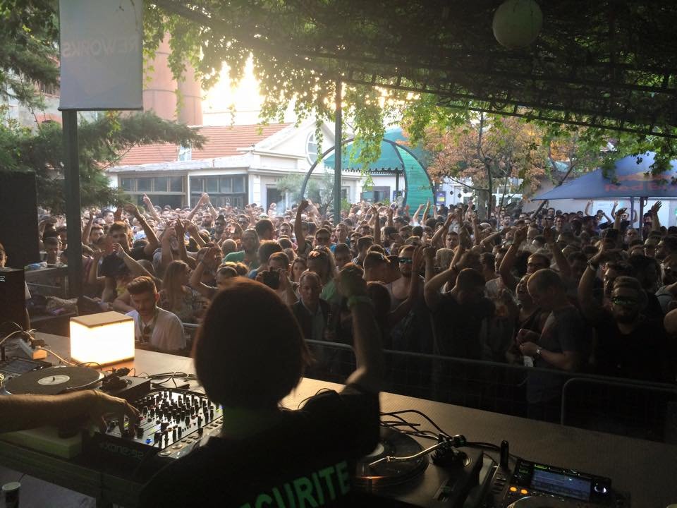 Την ώρα που άνοιξαν οι κάλπες οι Θεσσαλονικείς έκαναν πάρτι [εικόνες] | iefimerida.gr 0