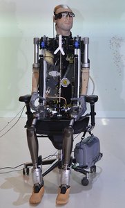 Γεννήθηκε ο πρώτος βιονικός άνθρωπος, με αίμα, όργανα και πρόσωπο [φωτό, βίντεο] | iefimerida.gr 0