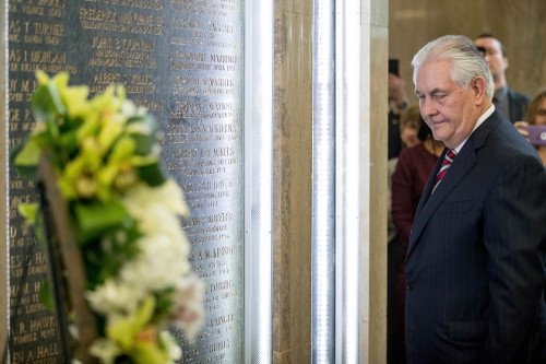 Aνέλαβε νέος ΥΠΕΞ των ΗΠΑ ο Ρεξ Τίλερσον -Εκανε έκκληση για ενότητα | iefimerida.gr 0