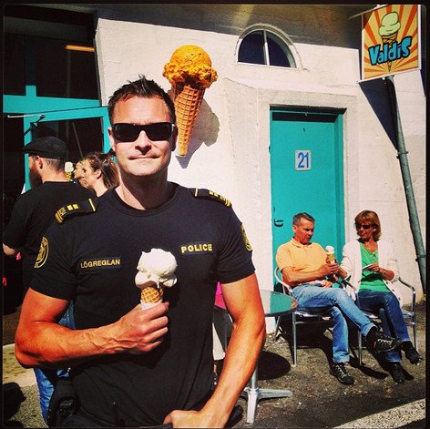 Oι πιο τρελοί αστυνομικοί -Κάνουν ό,τι τους κατέβει στο κεφάλι κι ανεβάζουν φωτογραφίες στο Instagram [εικόνες] | iefimerida.gr 0