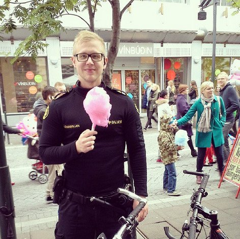 Oι πιο τρελοί αστυνομικοί -Κάνουν ό,τι τους κατέβει στο κεφάλι κι ανεβάζουν φωτογραφίες στο Instagram [εικόνες] | iefimerida.gr 1