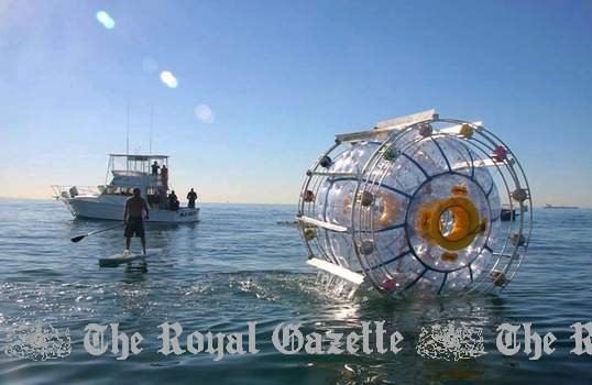 Κλείστηκε σε φουσκωτή μπάλα και προσπάθησε να φτάσει στις Βερμούδες [βίντεο] | iefimerida.gr 2