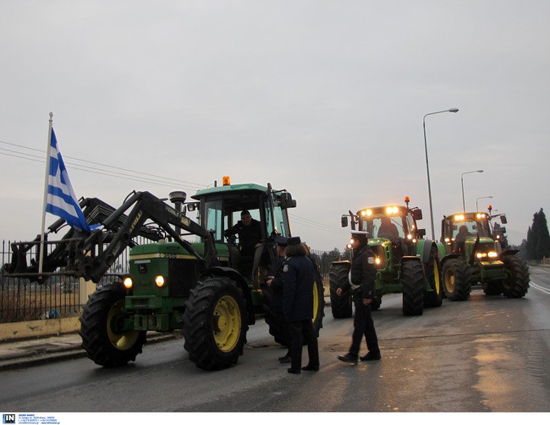 Αποφασισμένοι να κλιμακώσουν τις κινητοποιήσεις οι αγρότες -Επεισόδια με την αστυνομία [εικόνες] | iefimerida.gr 0