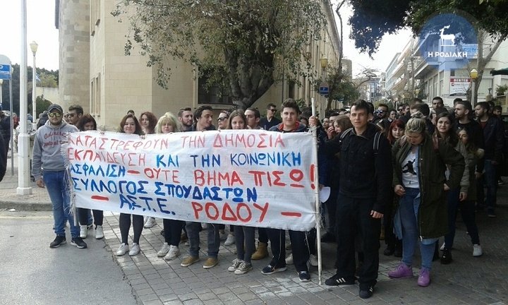Πλημμύρισε και η Ρόδος από τη διαδήλωση για την απεργία [εικόνες] | iefimerida.gr 2