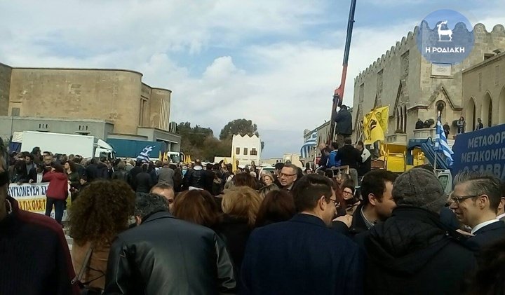 Πλημμύρισε και η Ρόδος από τη διαδήλωση για την απεργία [εικόνες] | iefimerida.gr 10