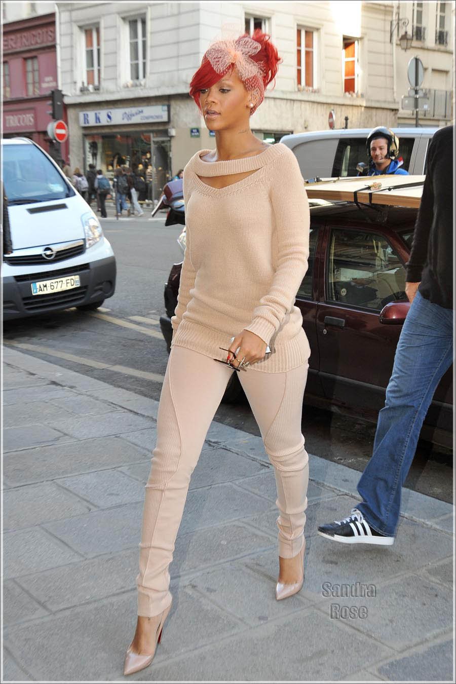 Ριάνα: Αγνώριστη η ποπ σταρ στην καμπάνια του νέου αρώματος της [εικόνες]  | iefimerida.gr 4