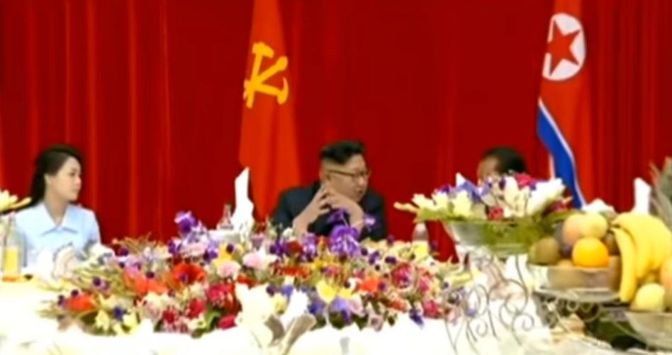 Η σύζυγος του Κιμ Γιονγκ Ουν εμφανίστηκε ξανά, μετά από πολλούς μήνες [βίντεο] | iefimerida.gr 1