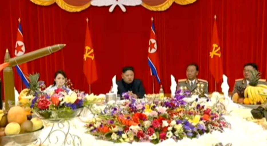 Η σύζυγος του Κιμ Γιονγκ Ουν εμφανίστηκε ξανά, μετά από πολλούς μήνες [βίντεο] | iefimerida.gr 2