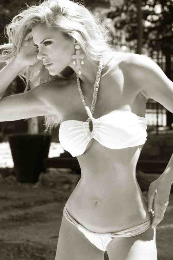 H Ρία Αντωνίου κολάζει τώρα και την Ευρώπη με εσώρουχα [εικόνες] | iefimerida.gr 2