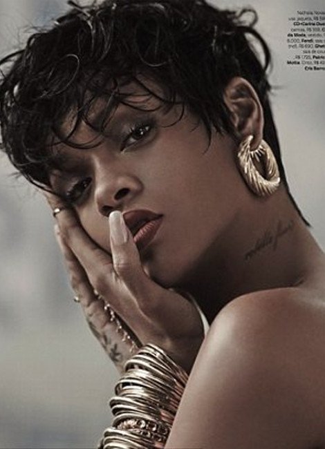 Η πιο αισθησιακή τόπλες φωτογράφιση της Ριάνα [εικόνες] | iefimerida.gr 2