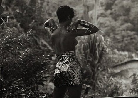 Η πιο αισθησιακή τόπλες φωτογράφιση της Ριάνα [εικόνες] | iefimerida.gr 3