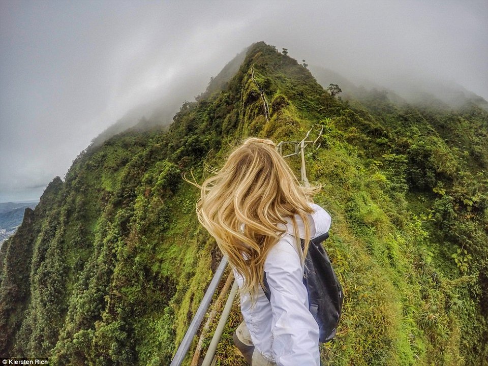 Ζει ΤΟ όνειρο: Η καλλονή που την πληρώνουν για να ταξιδεύει -Πώς τα κατάφερε [εικόνες] | iefimerida.gr 2