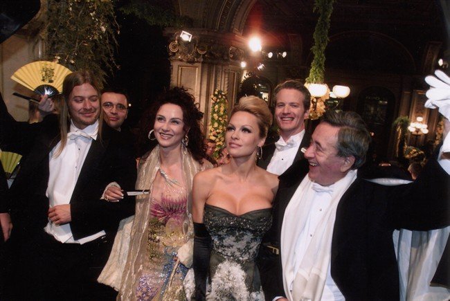 150.000 δολάρια πλήρωσε Αυστριακός τις Πάμελα Άντερσον και Πάρις Χίλτον για μια νύχτα [εικόνες]  | iefimerida.gr 1