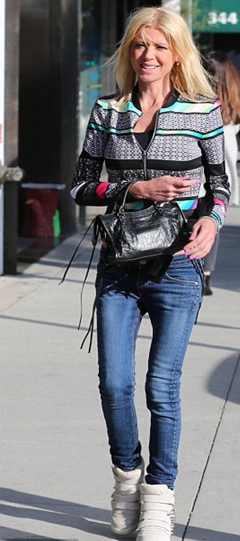 Η Τάρα Ρέιντ πάσχει από νευρική ανορεξία – Περπατά σκελετωμένη στο Λος Ατζελες [εικόνες] | iefimerida.gr 0