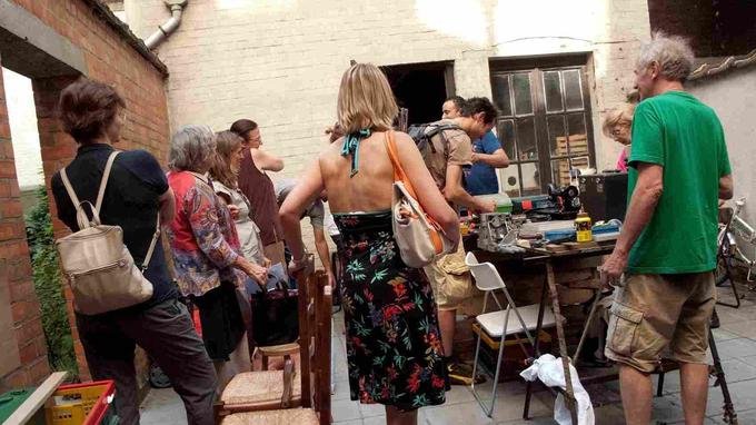 Πώς και γιατί να μην αγοράσετε τίποτα καινούργιο το 2018 -Από ρούχα ως έπιπλα [εικόνες] | iefimerida.gr 1