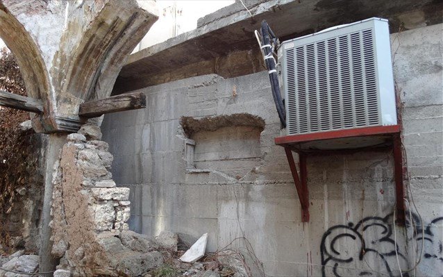 Συνελήφθησαν επ' αυτοφώρω ενώ επιχειρούσαν να διαρρήξουν κοσμηματοπωλείο με ριφιφί [εικόνες]  | iefimerida.gr 2