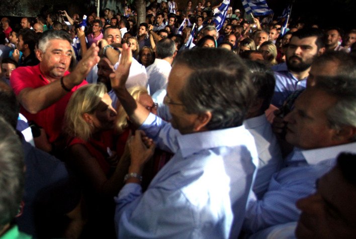 Αποθέωση για Καραμανλή-Σαμαρά στη Ρηγίλλης [εικόνες] | iefimerida.gr 4