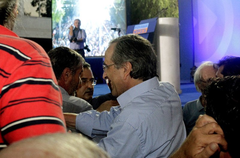 Αποθέωση για Καραμανλή-Σαμαρά στη Ρηγίλλης [εικόνες] | iefimerida.gr 5