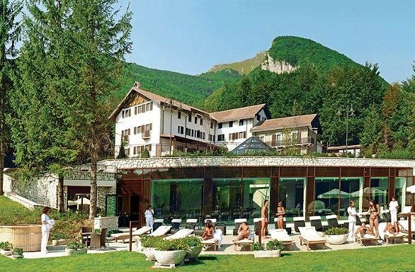 Σοκ: Ο,τι απέμεινε από το ξενοδοχείο στην Ιταλία που θάφτηκε από χιονοστιβάδα [βίντεο] | iefimerida.gr 0