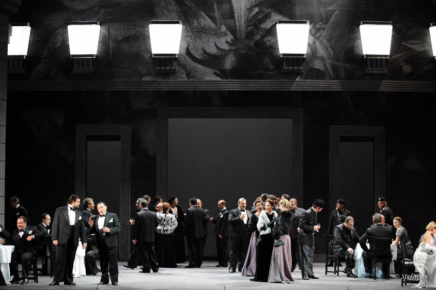 Δείτε το πρώτο ονειρικό σχέδιο από τη νέα παραγωγή της Λυρικής: Ριγολέττος σαν φιλμ νουάρ δια χειρός Νίκου Πετρόπουλου [εικόνα] | iefimerida.gr 2