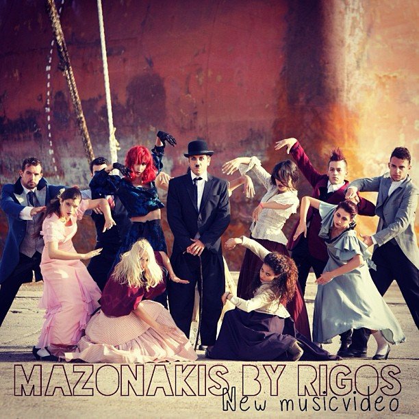 Aγνώριστος: Ο Μαζωνάκης ντυμένος Σαρλό υπό τις οδηγίες του Κωνσταντίνου Ρήγου [εικόνες] | iefimerida.gr 0