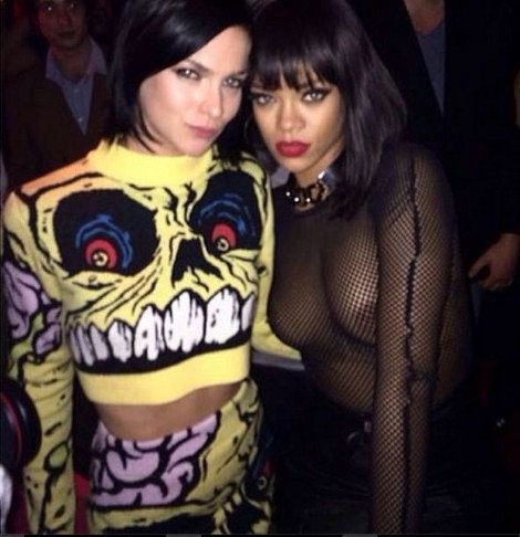 H Ριάνα το τερμάτισε -Πήγε σε πάρτι γυμνόστηθη [εικόνες] | iefimerida.gr 0