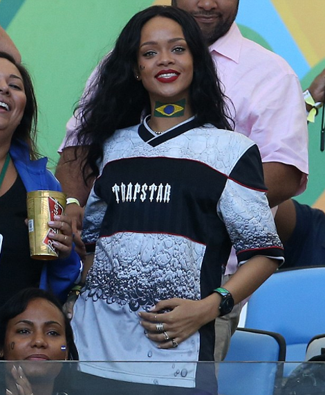 Το στριπτίζ της Ριάνα στις κερκίδες του Μαρακανά για το γκολ της Γερμανίας  [εικόνες] | iefimerida.gr 1