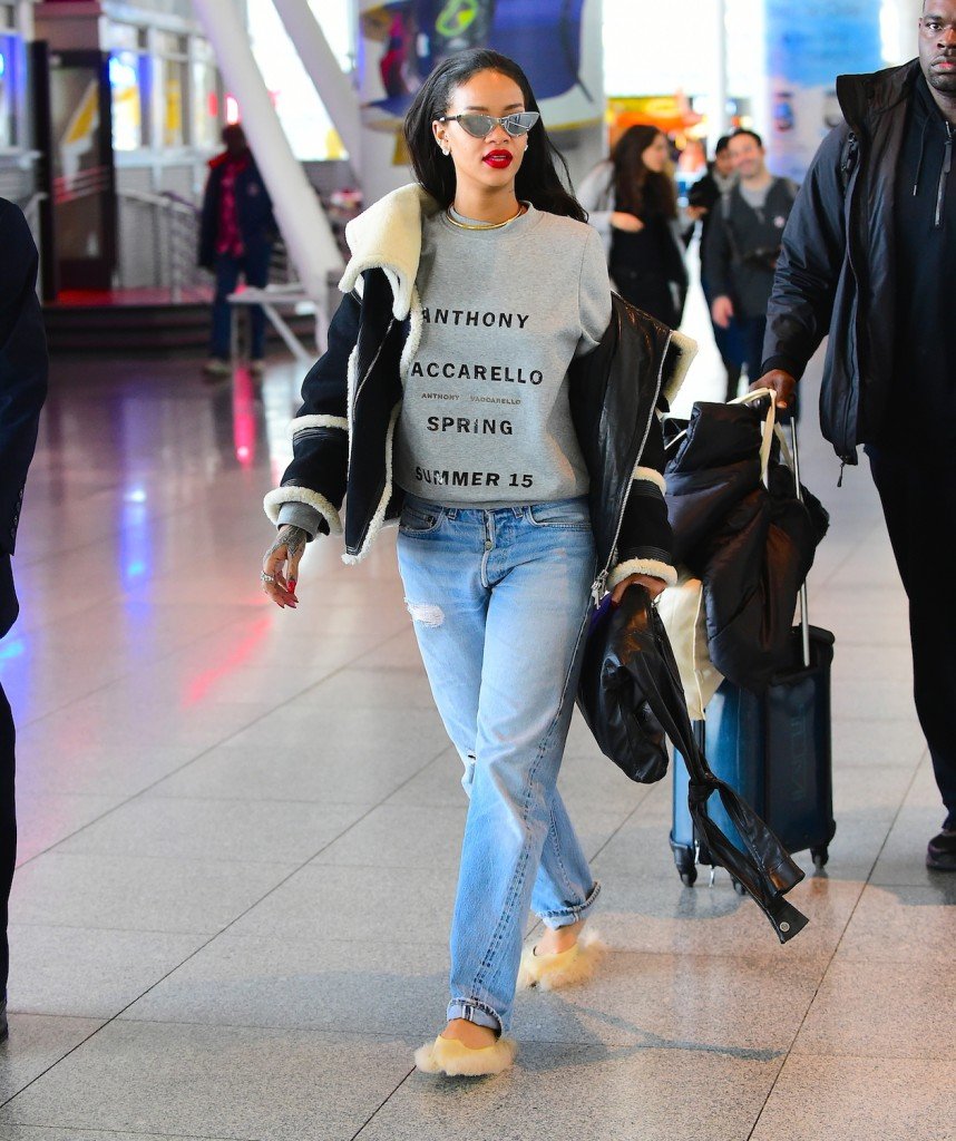 Η Ριάνα φόρεσε τα πιο κακόγουστα παπούτσια όλων των εποχών [εικόνες] | iefimerida.gr 2