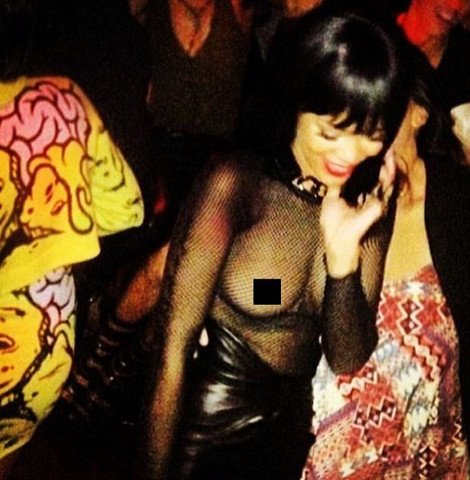 H Ριάνα το τερμάτισε -Πήγε σε πάρτι γυμνόστηθη [εικόνες] | iefimerida.gr 3